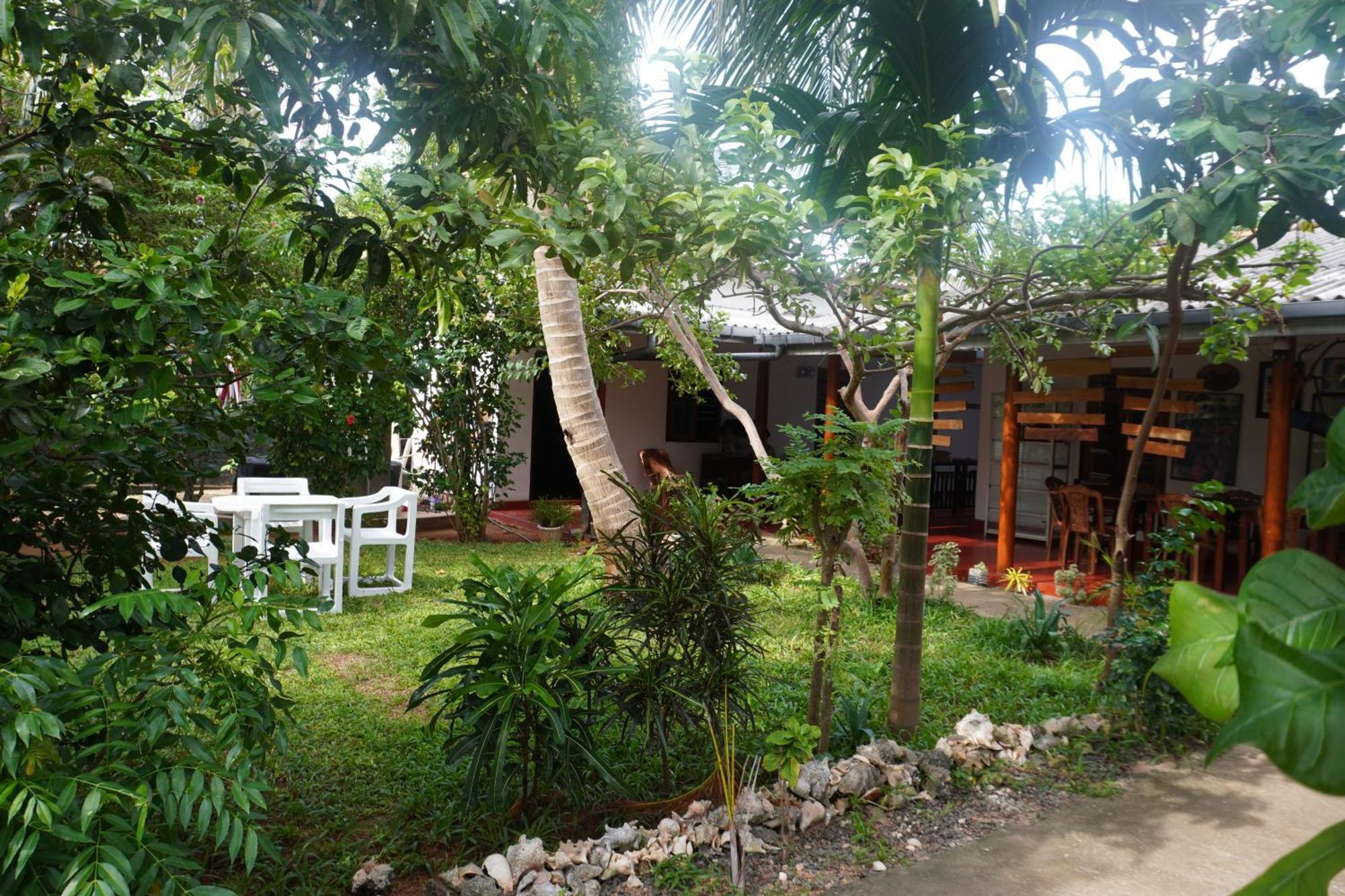 Vibushan Guest House Nilaveli Eksteriør bilde